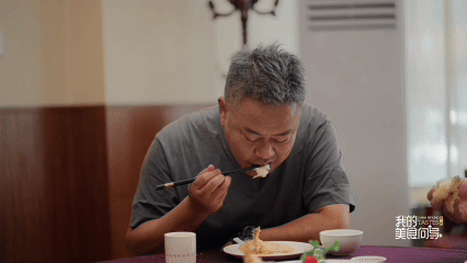 碳水带来的快乐天津人懂我的美食向导 看节目被天津碳水狠狠种草，一碗地道捞面，裹挟