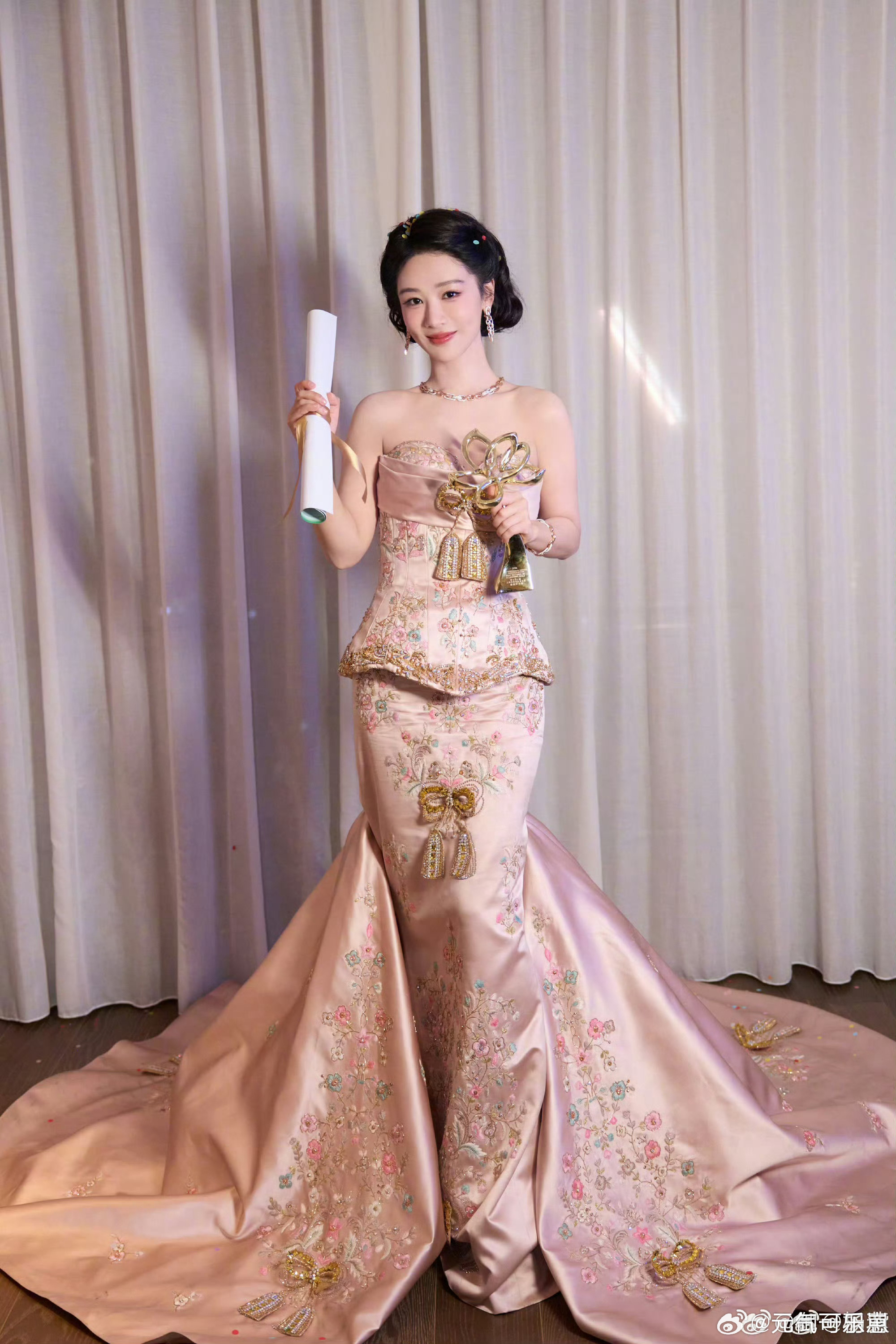 杨紫粉底液不要放过杨紫这个带货女王啊这个天气我真的急需！！！ 