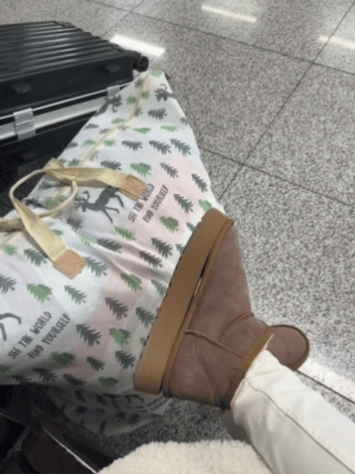 咋把快板穿脚上了啊