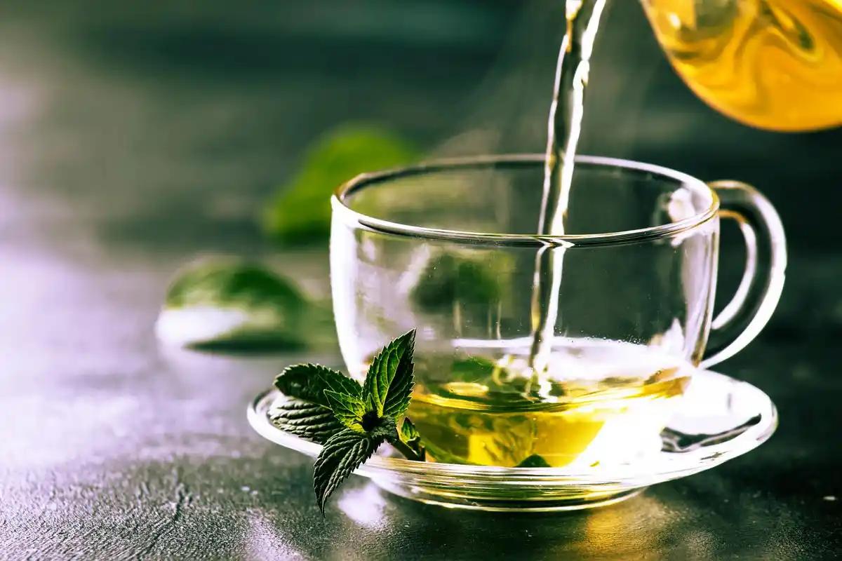 除了水，很多饮品都解渴。运动后选椰子水，它是天然电解质饮料，富含钾、钠、镁等矿物