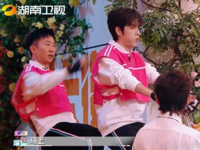 张颜齐扔出杨迪没有一秒犹豫 双人自行车环节，张颜齐骑得那叫一个‘惊心动魄’，结果