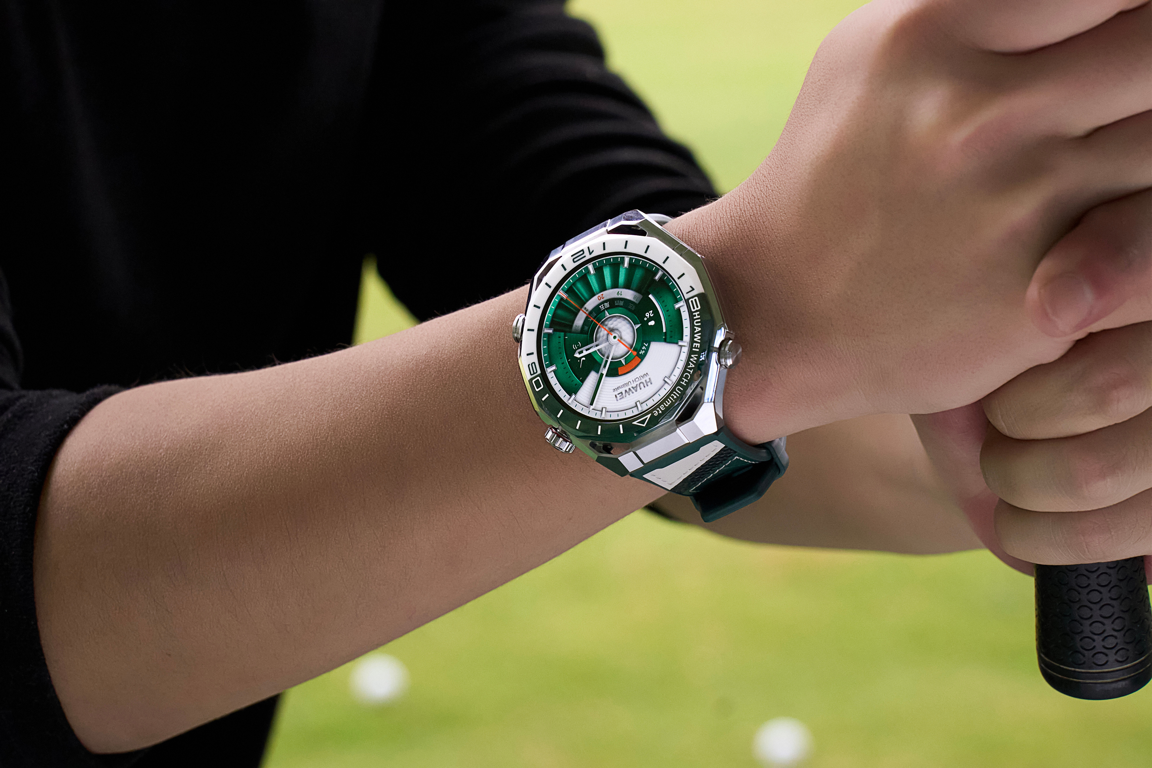 一直觉得打高尔夫是一件需要耐心和智慧的运动，如果能有一块表，把练习场的每一次挥杆