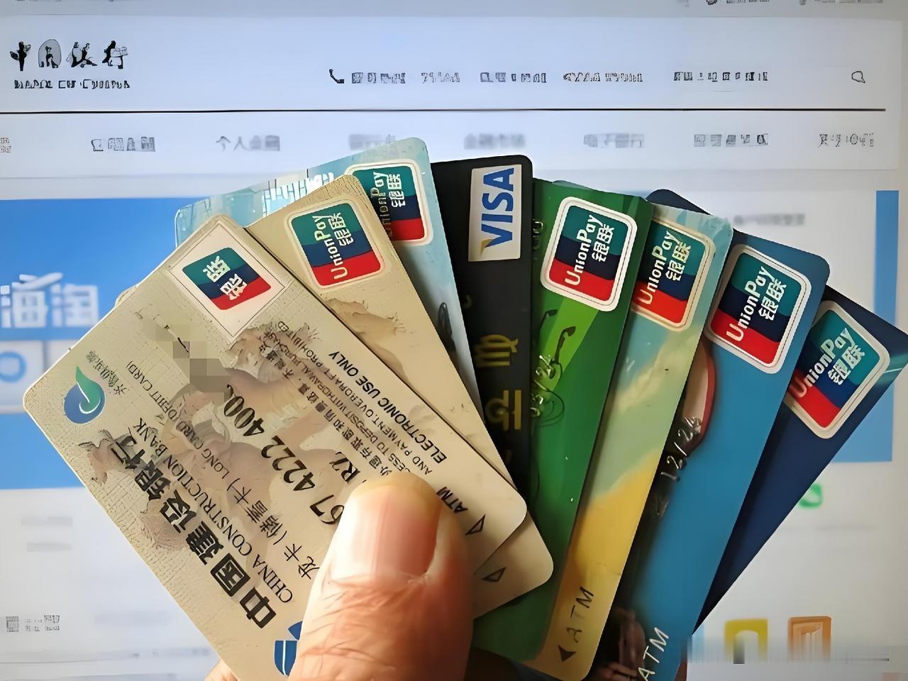 首先得弄明白，社保卡有两个功能，一个是医保功能，一个是金融功能。

办好社保卡以