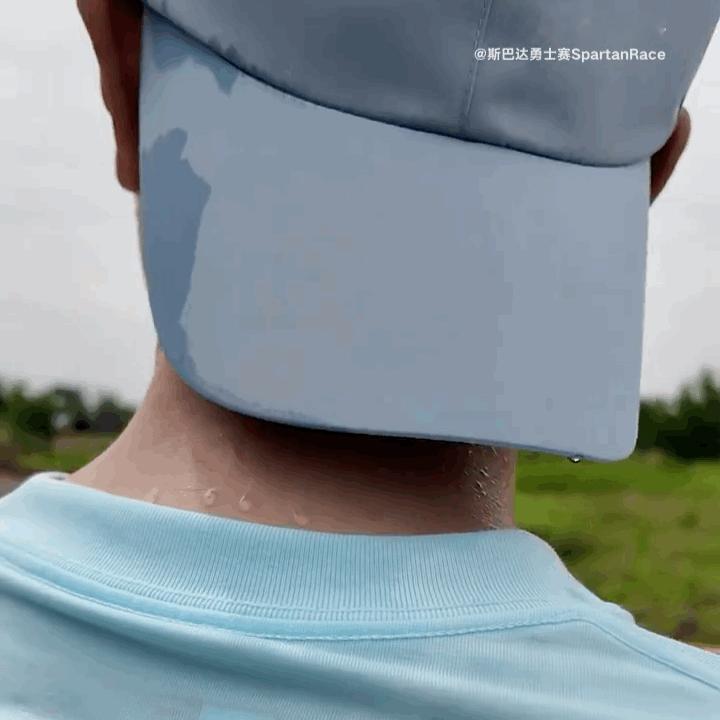 额滴神啊帽子都被汗水浸透了沿着帽檐往下滴水🥺大珠小珠落玉盘中说实话这样帽子反戴