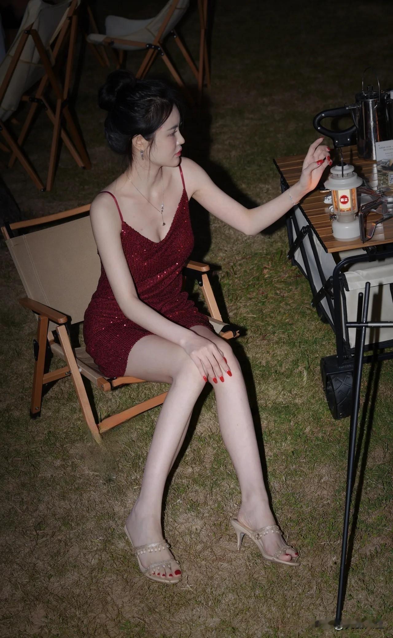 迷人的夜色纤姿曼妙 性感旗袍睡裙