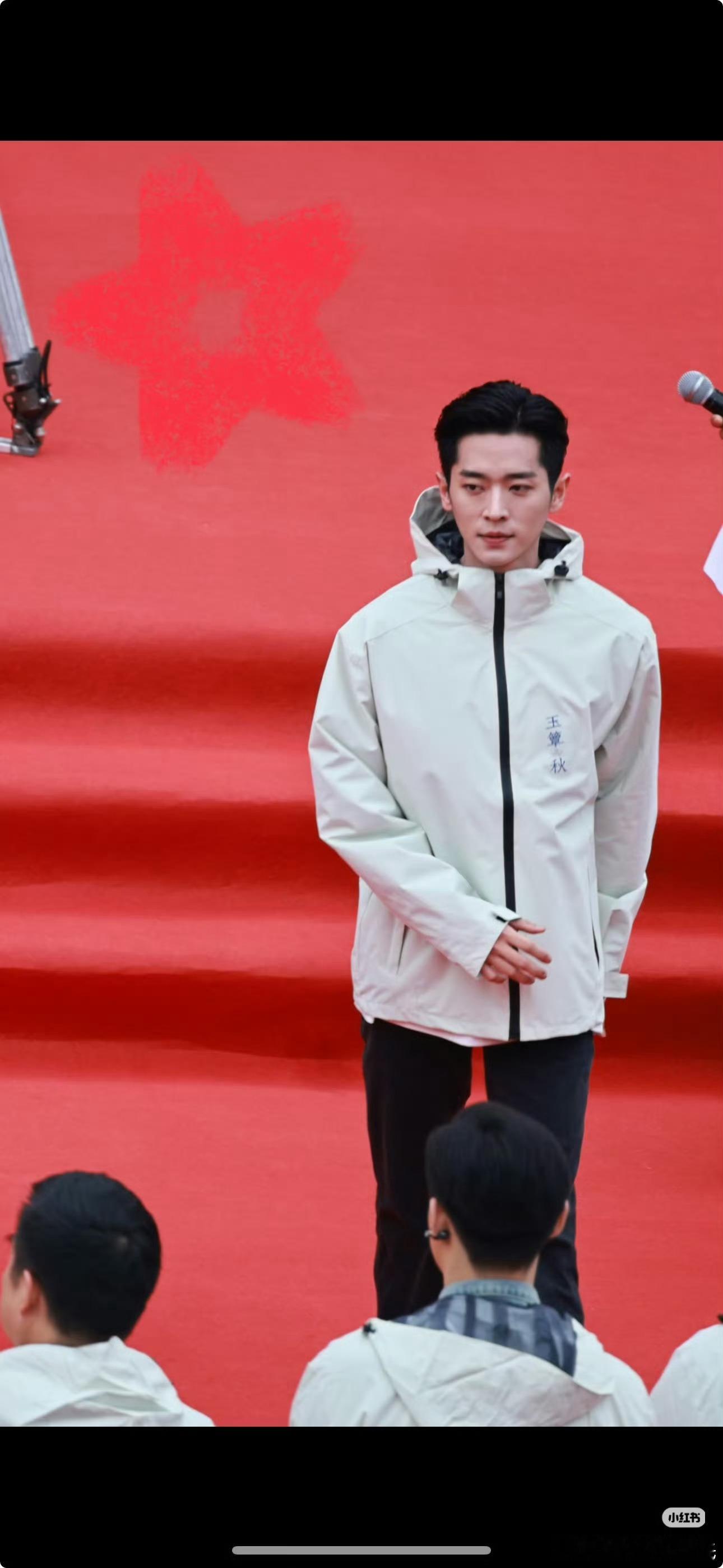 丞磊、徐若晗玉簟秋 开机丞磊的民国装见过了，徐若晗的民国装应该也还行，只要不碰古