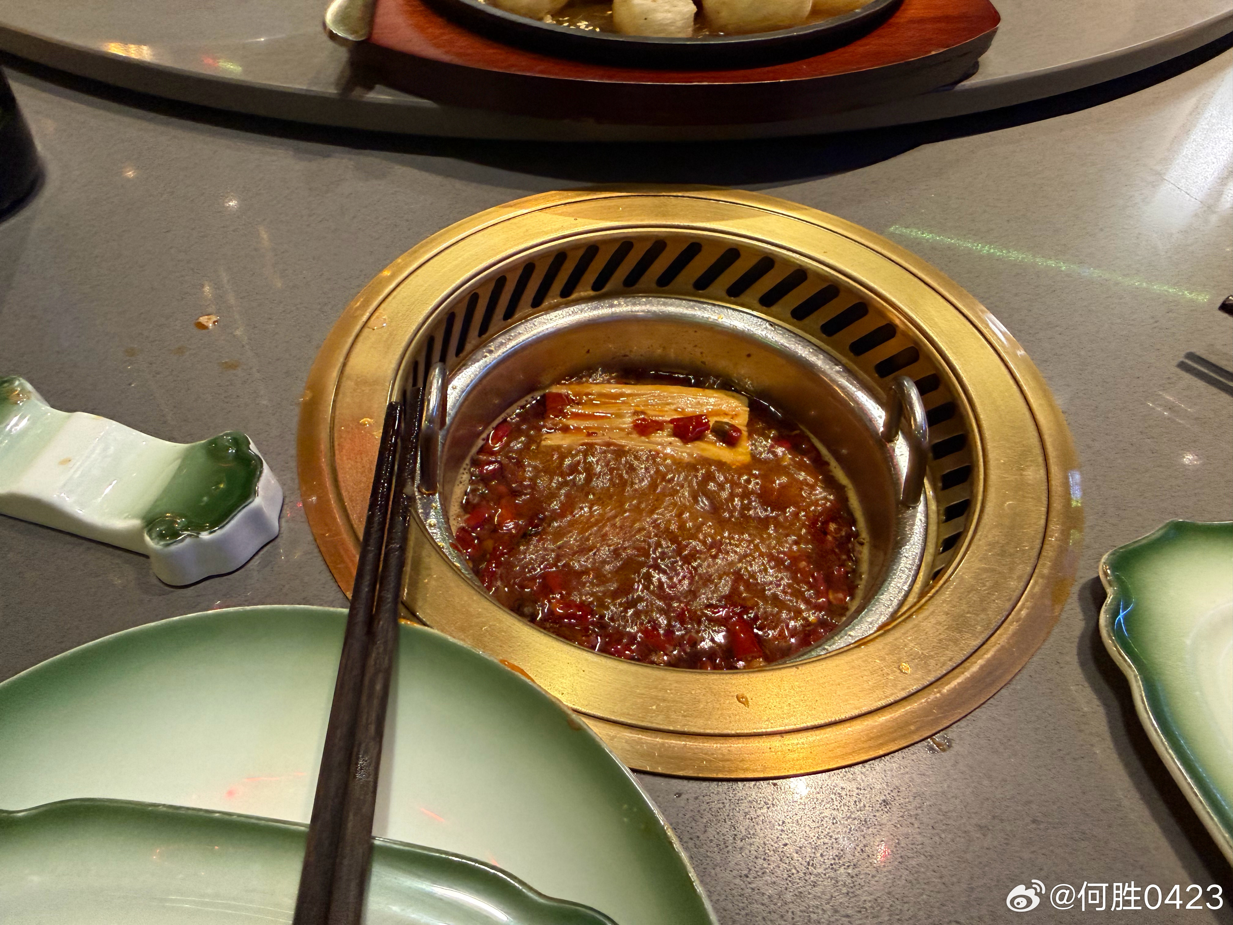 来法国这么多天，法甲联盟的工作人员一直以为我是素食主义者，那天在大巴黎主场，还专