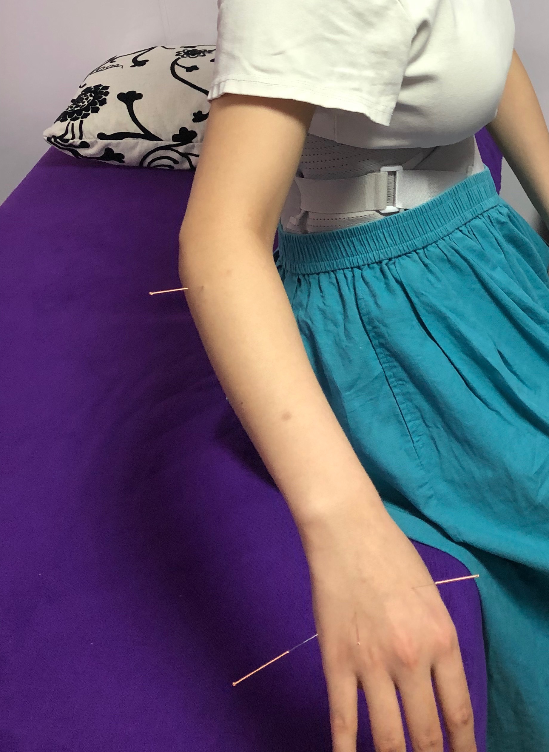 老爸下班回来老妈扶着我上车刚针灸回来 ​​​