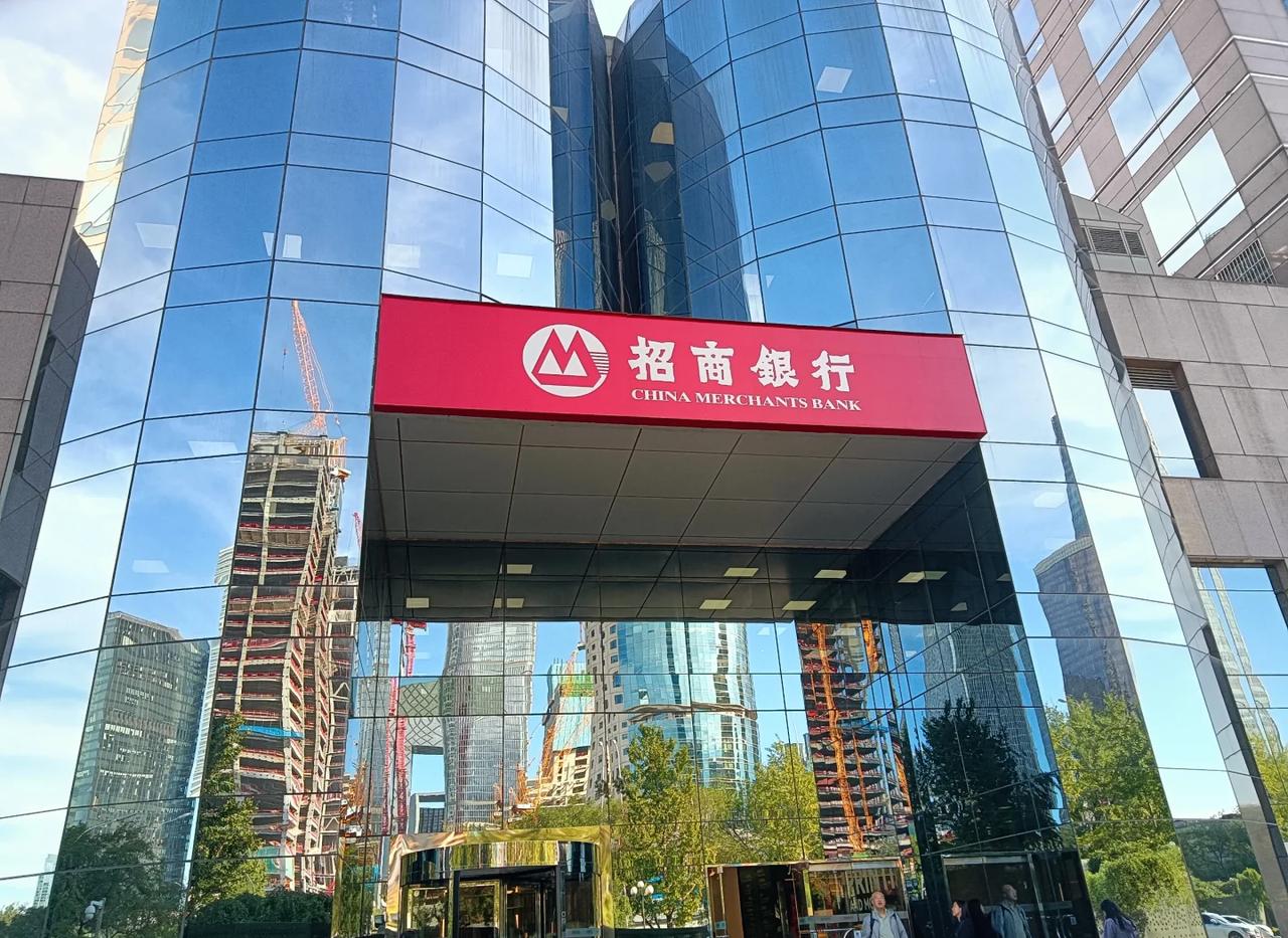 未来三年就业形势最好的央企

1.中国石油
2.中国石化
3.国家电网
4.中国
