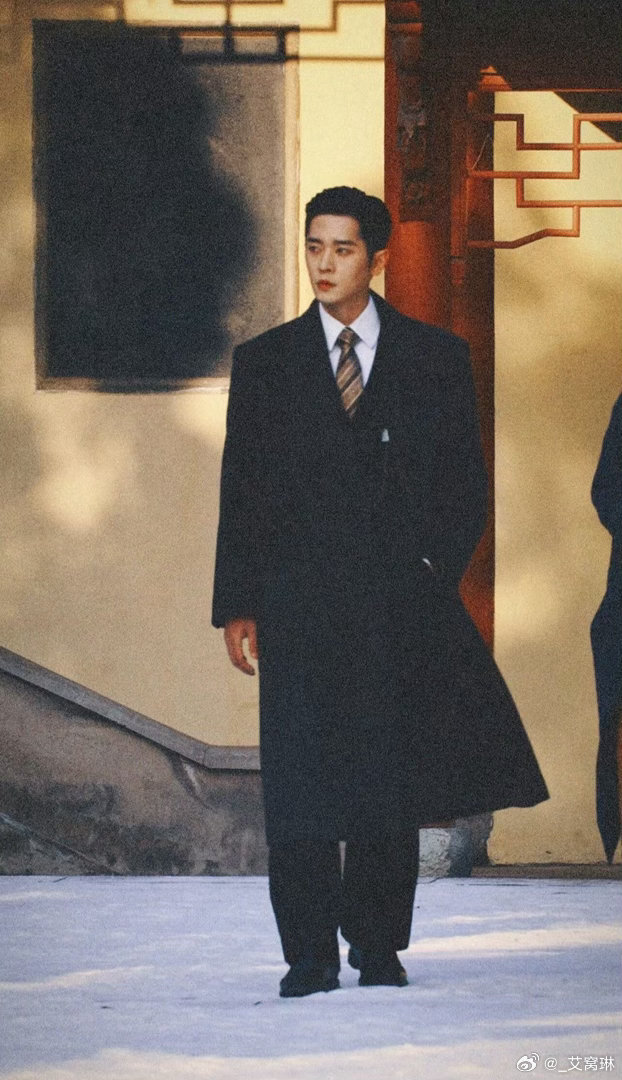 丞磊338秒杀青视频含金量玉簟秋官宣杀青丞磊一个动图静图都精彩的男人