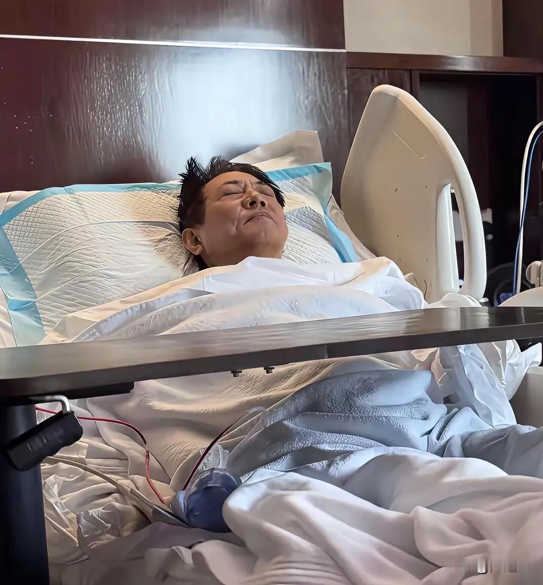 当看到李连杰身子下边的尿不湿纸片时，我难过极了！

真的，人一旦生病，不管以前多