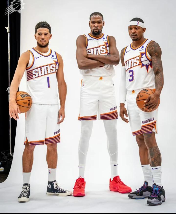 太阳三巨头合体！他们是杜兰特，布克，还有那谁？
#NBA 巨星#