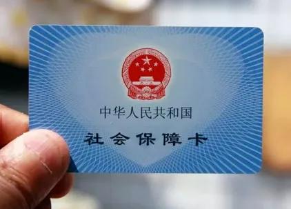 我老公真奇葩！晚上，因为缴社保的事和他吵了一架，他说：“自己缴20年灵活就业的不