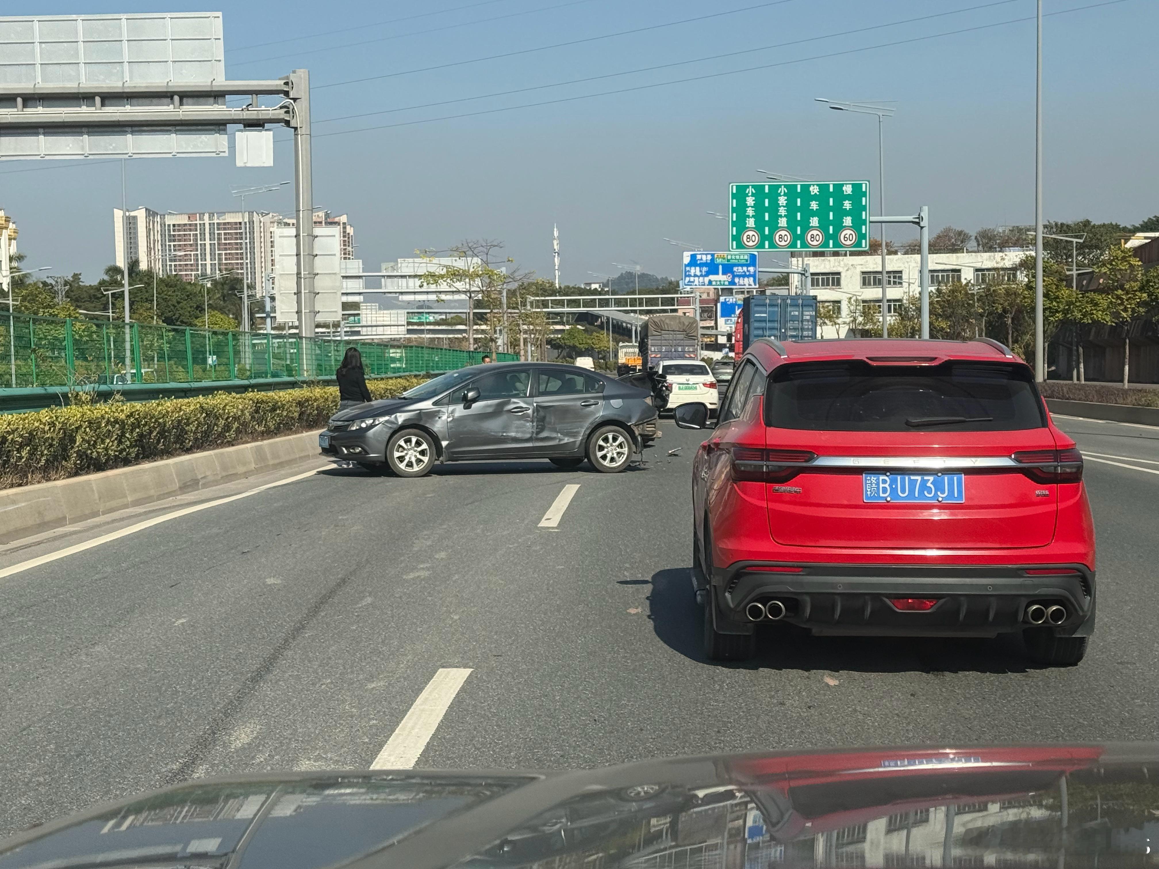 好痛，成个车尾无左！ 