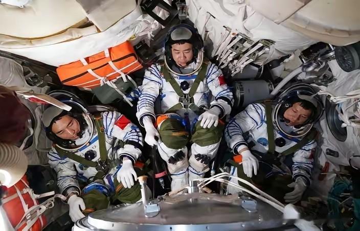 几天时间，换个班车就回来了，就这手艺这效率，这地球村还有谁能做到？独孤求败了。