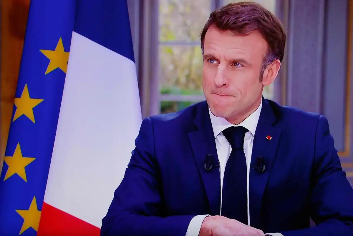 4个月前在北京还在信誓旦旦坚持一个中国原则，转头就在东京签下涉台声明；1个月前还