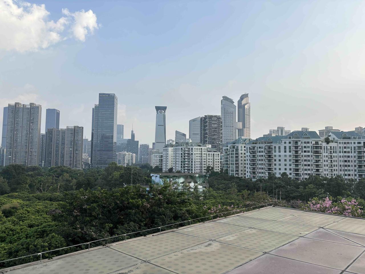 学校要求无作业日
老师要求明天作业翻倍
家长用豆包给孩子布置作业
学校不给孩子成