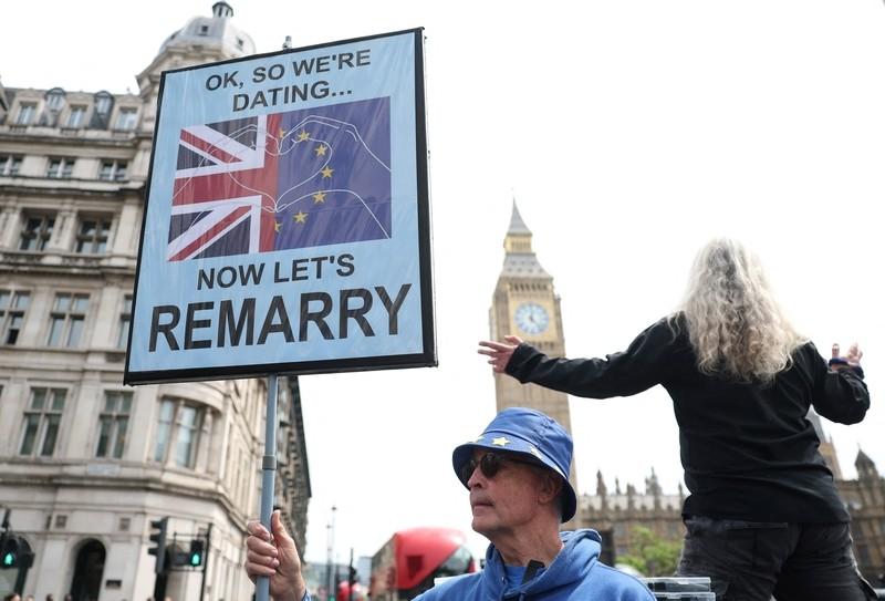 英国如今想重返欧盟？当初闹离开的时候有多决绝，现在想回头的代价就有多狠。

据英