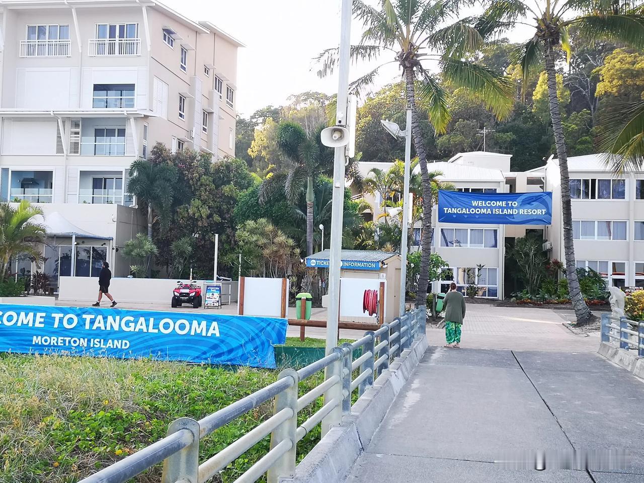 澳洲短期居家生活纪实（13）丨海豚岛自驾游之一。

海豚岛因可以观看海豚得名，正