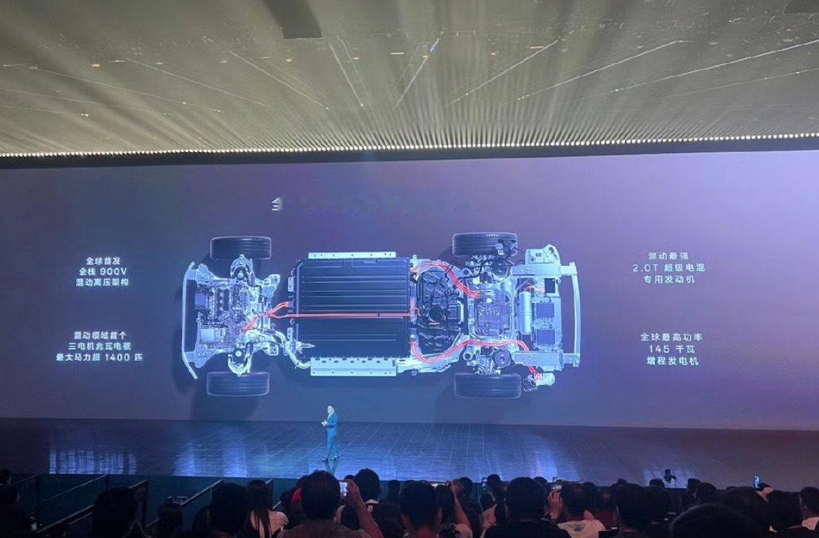 极氪9X重磅上市全系都是3秒的加速、6C的大电池，补能速度不到9分钟。唯一区别是