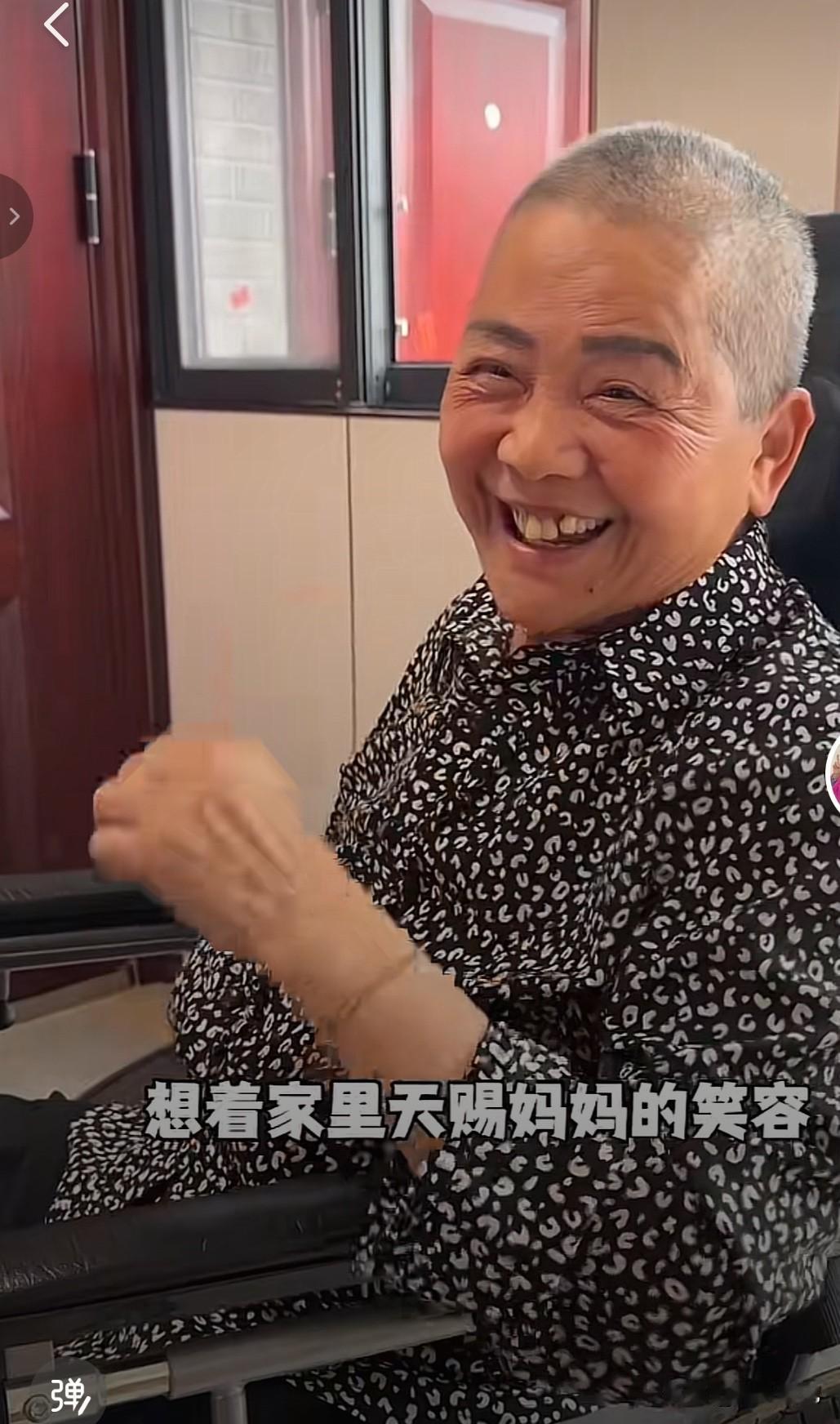 一件花衬衫，尽显天赐爸爸老黄的经济窘态！

虽说老黄和天赐妈妈都有退休金，但如今