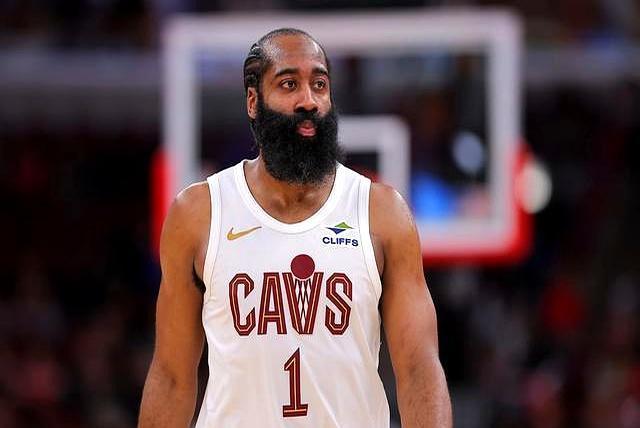 骑士现役球员里，打过季后赛的一共12人，超过15场的有9人：

1哈登173场，