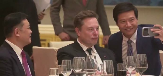 雷军马斯克合影 什么时候发微博，我等着看原图！ 