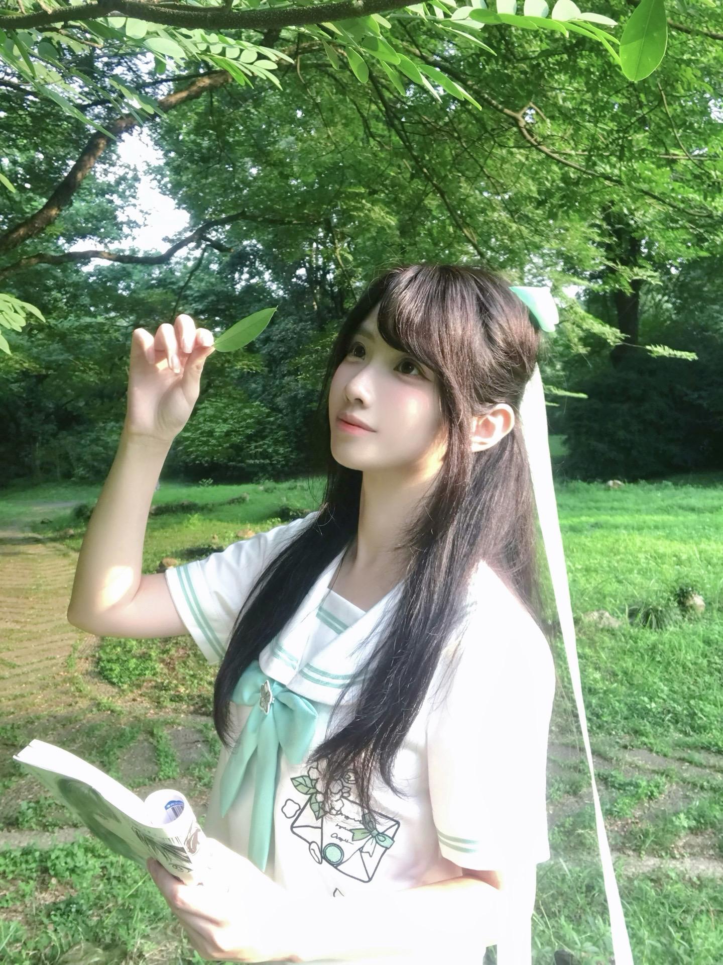 一晴方觉夏深。