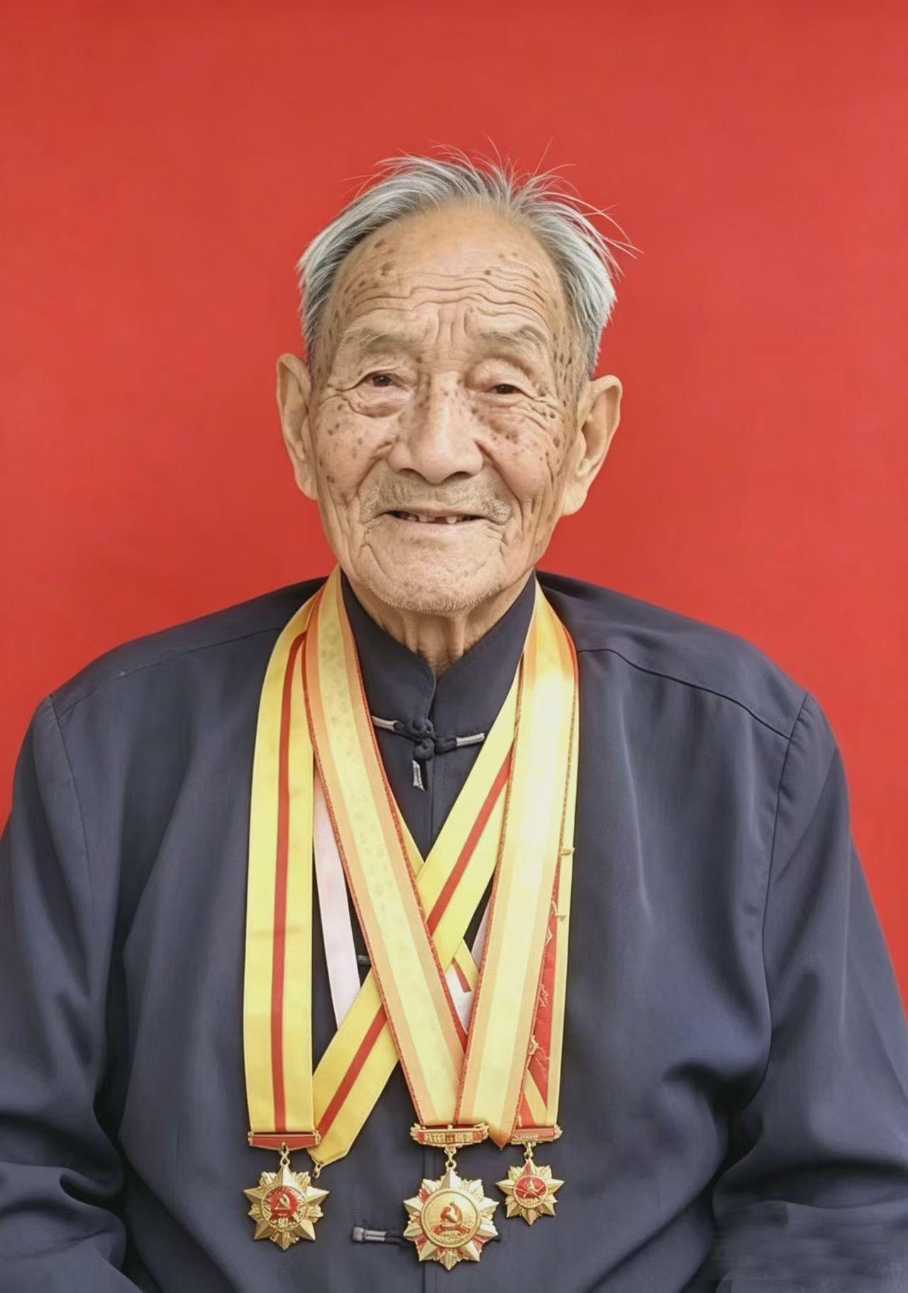 最让人破防的百岁老兵！半生浴血开国，半生隐于乡野，从不提功勋
 
卢灿祥1926