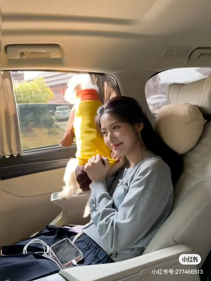 卢昱晓  🌷卢昱晓何不同舟渡🌷卢昱晓南衣 "日里想着你,夜里念着你,梦里绕着
