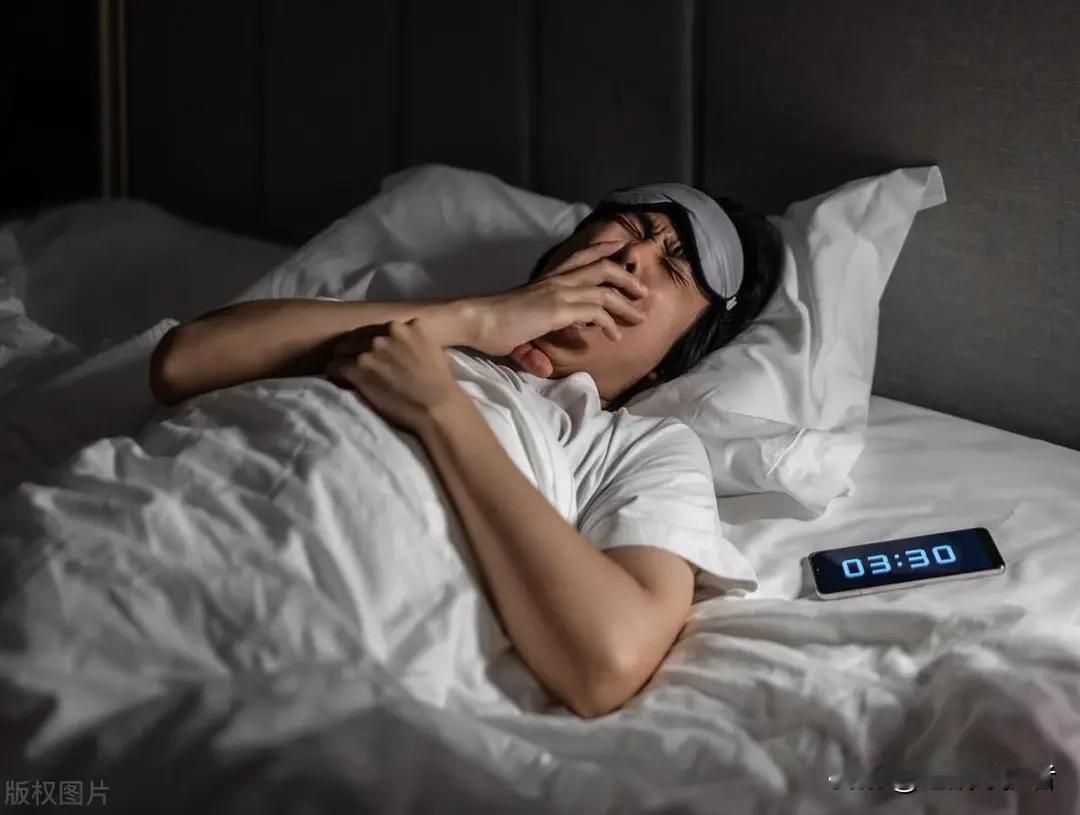 越熬夜，失眠越甚，肾精亏虚不容忽视

长期熬夜之人，迟早会被失眠缠上，究其根本，