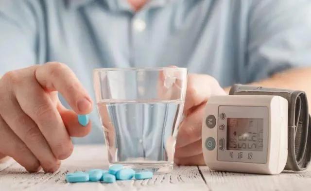 长期吃他汀，一定要做好这四项检查！
今天给大家分析一个病例，希望吃他汀的朋友引起