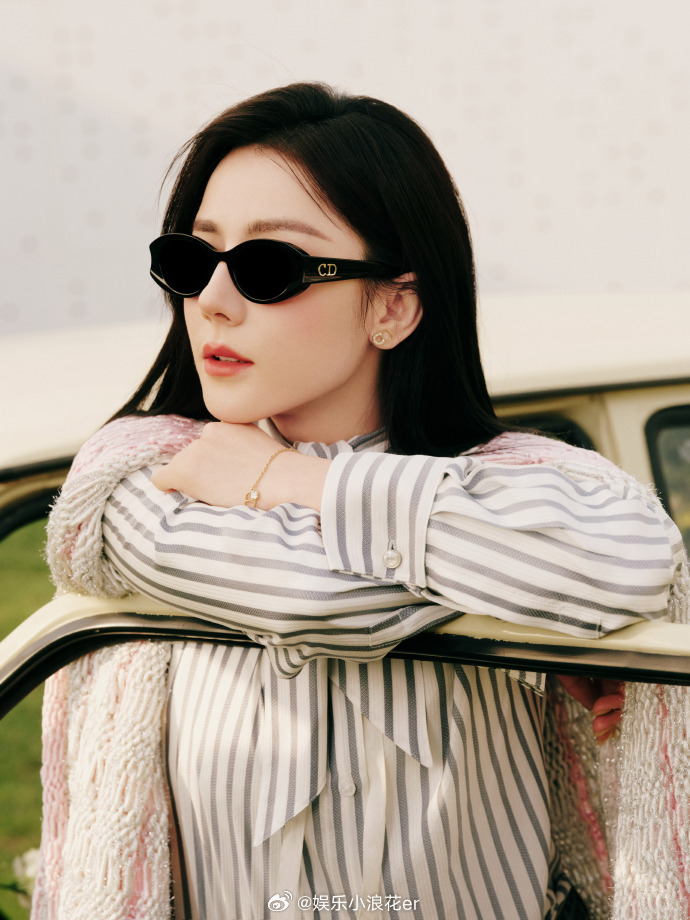 迪丽热巴给到巴黎的粉丝准备礼物 迪丽热巴粉丝对接发文：“此次大秀行程通知很临时，