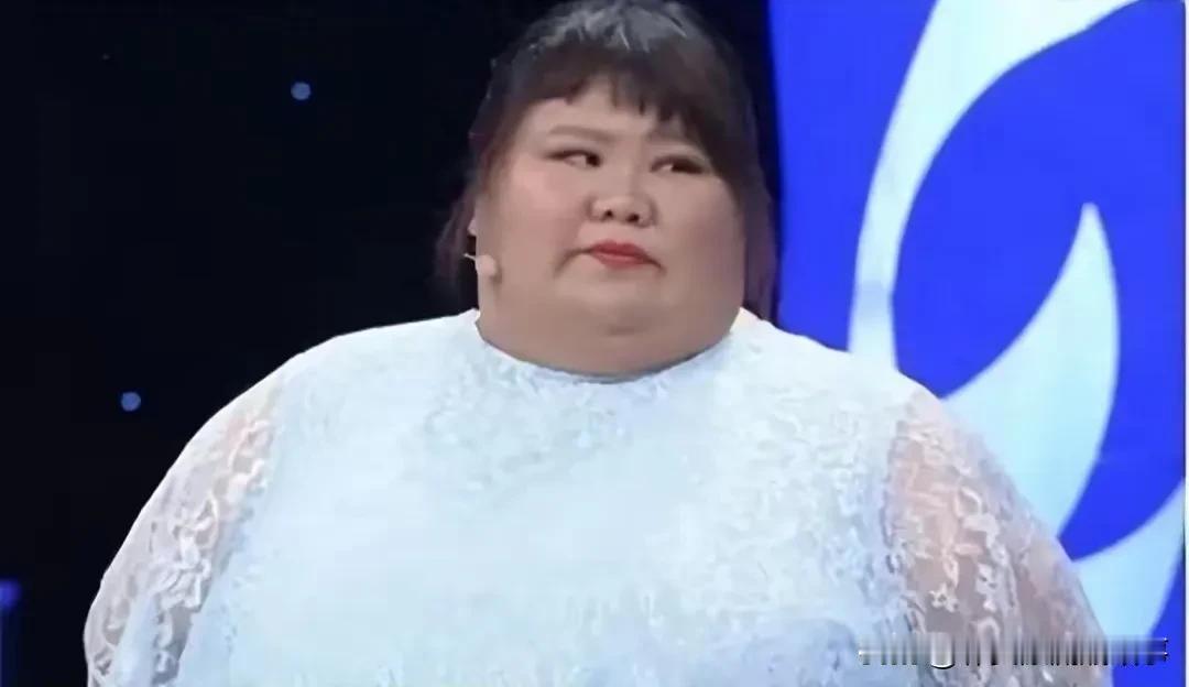 1999年，陈皖枝是一个身材娇小、容貌艳丽的小姑娘，尚未陷入爱河，然而，命运的轮
