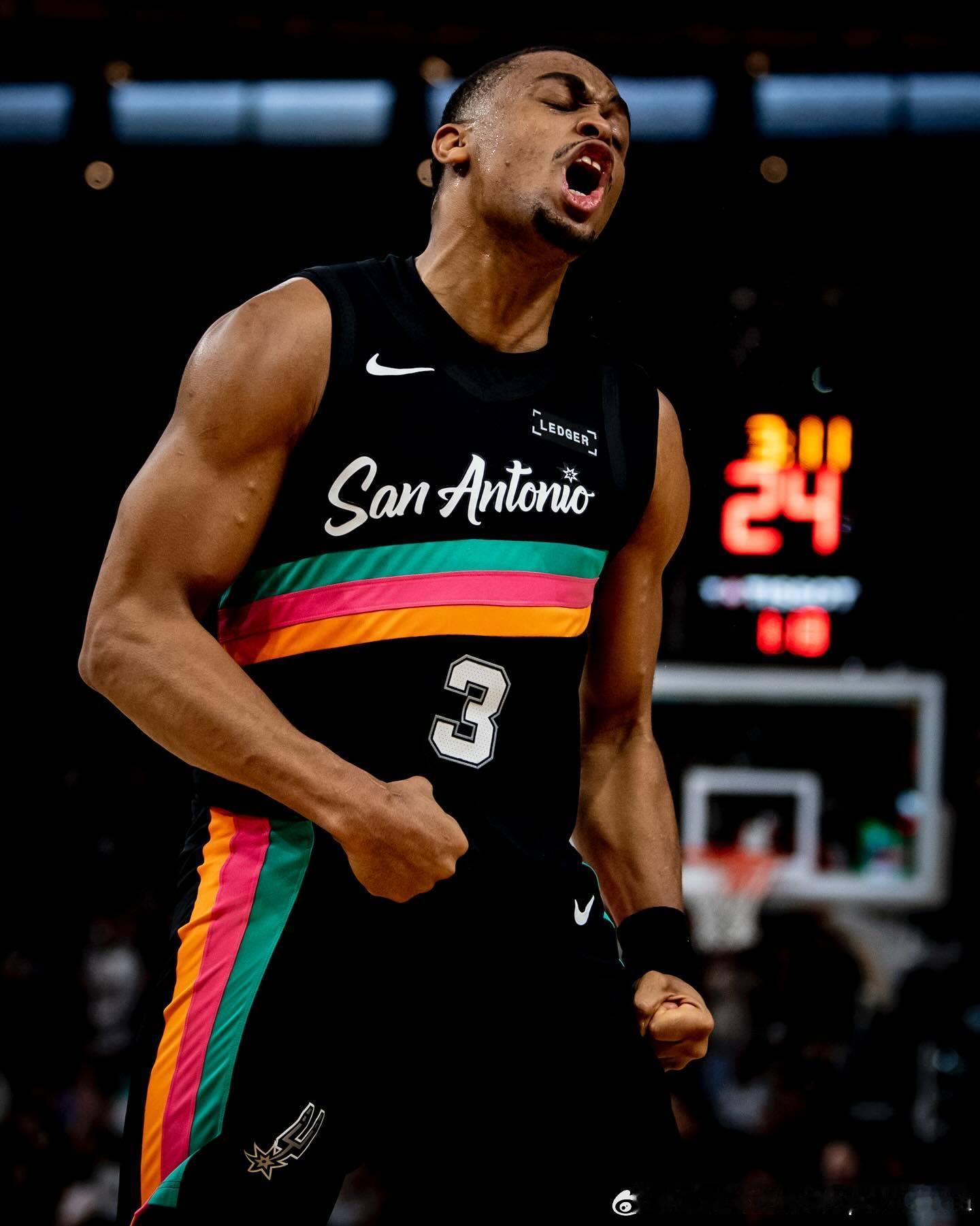 睡前想想早上的比赛还是觉得很爽大家圣诞快乐 