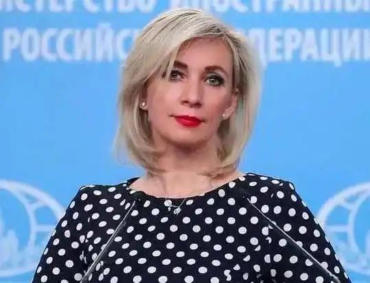 俄罗斯做出让步！俄外交部发言人扎哈罗娃25日表示：“俄罗斯愿以书面形式、通过具有