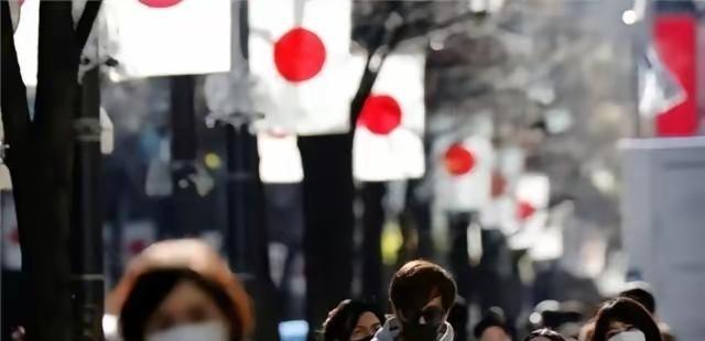 日媒报道中国五一假期，有人定好的航班却被取消。日本网友嘲讽道：只要中国人别来日本