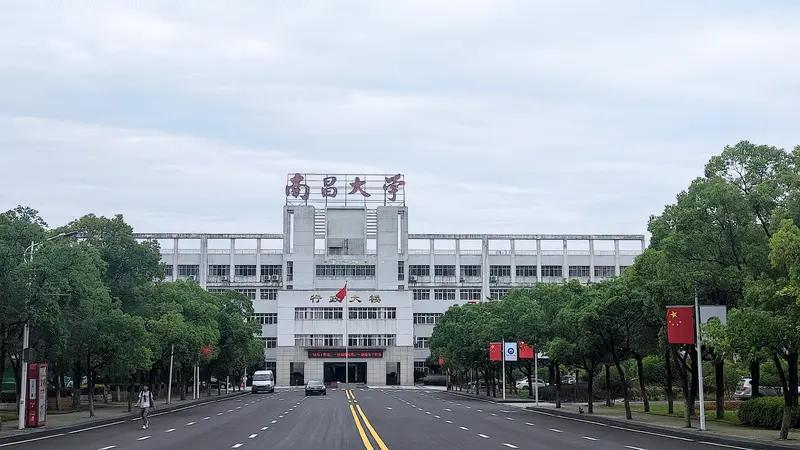 南昌大学这次校招可闹了个大乌龙。近日，网友曝光江西某211校招现露骨女主播招聘海
