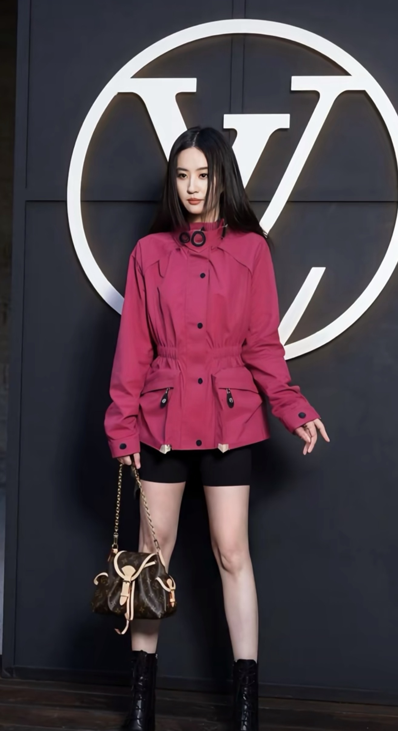 ？我以为是我菲巴黎时装周出图了，居然是ai的，红薯上为了卖衣服真是无法无天了… 