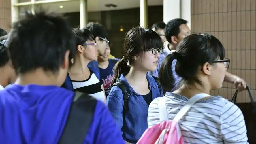 根据美国国务院数据，2025年5月至8月，中国学生获发F1签证约4万张，较202