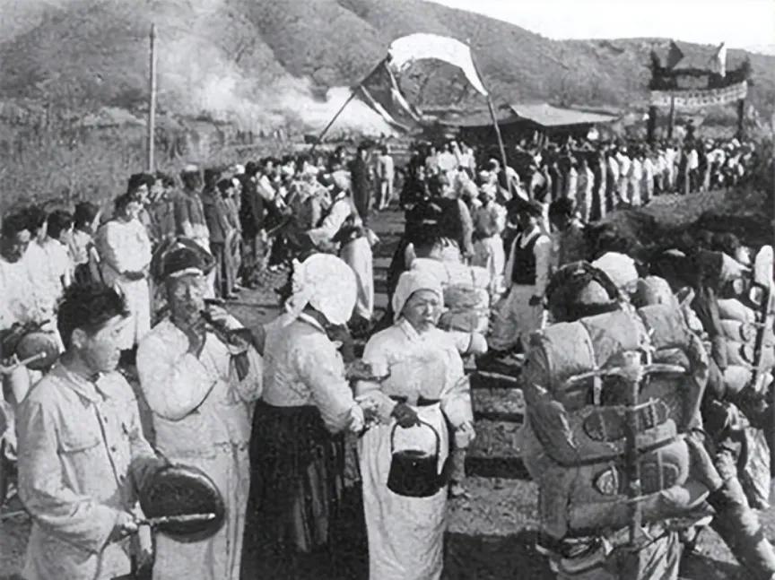 据史料记载，抗美援朝时期，中国和朝鲜双方都禁止解放军与朝鲜妇女通婚。这一举措的背