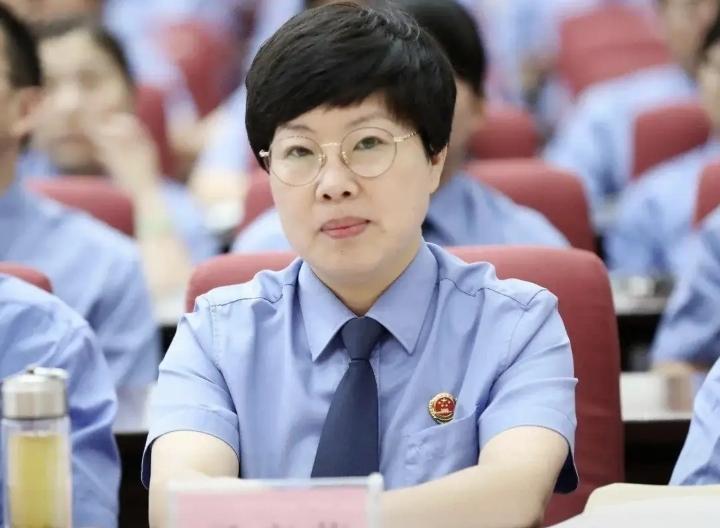 孟宪英：手握审判权却沦为阶下囚。

8月17日，清风中原对外发布一则通报，南阳市