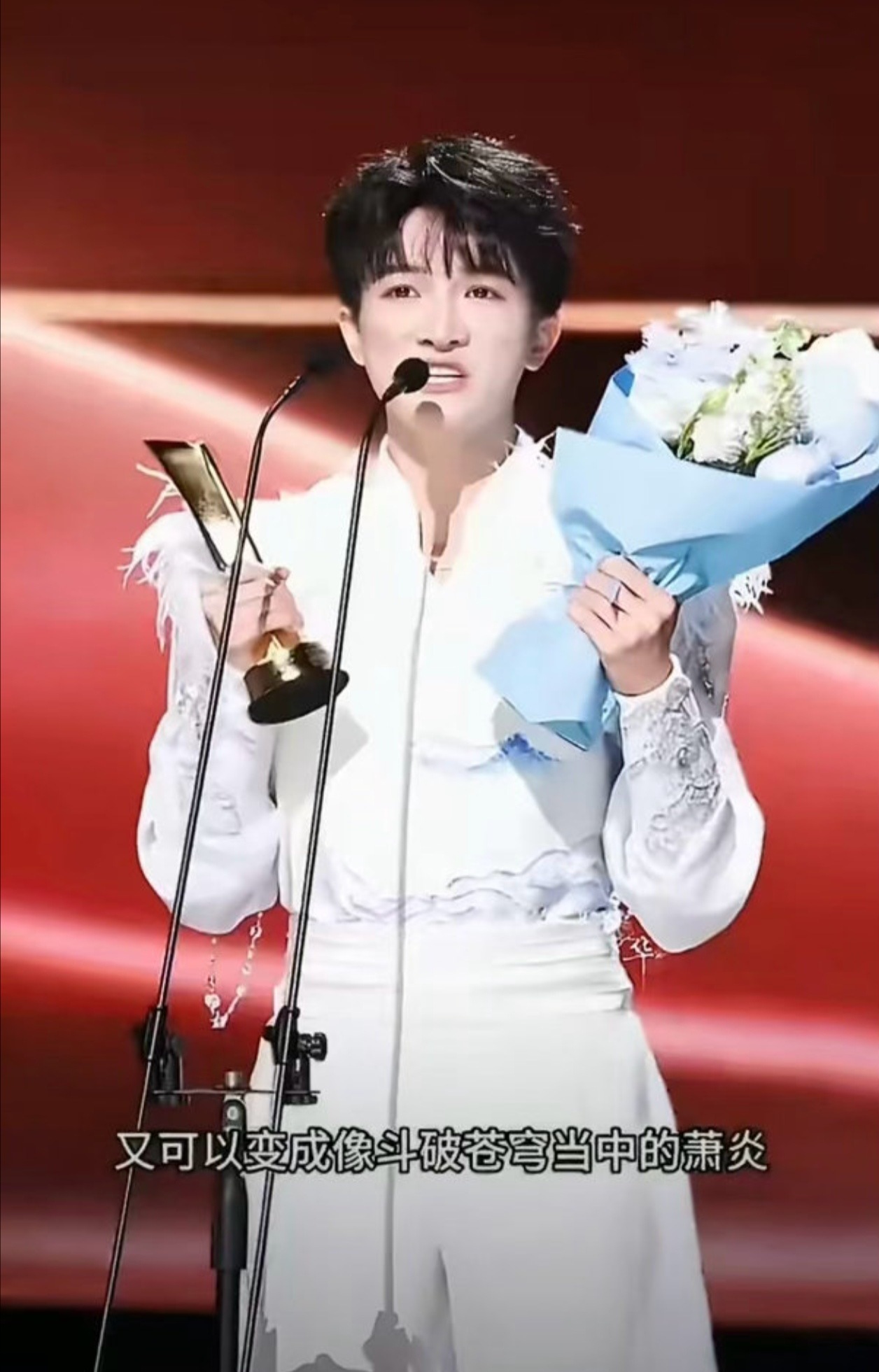 周深感谢每一位按下播放键的观众，是大家的每一次响起，才让他有机会找到“歌手周深”