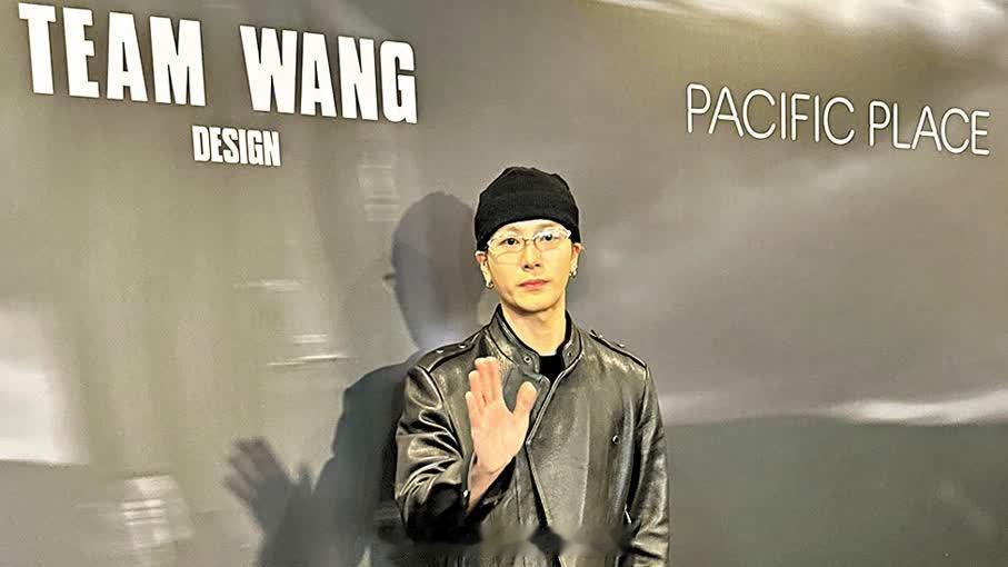 「破例為港媒「派心心」　王嘉尔 （）擇偶無條件 … （香港文匯報 記者 子棠）王