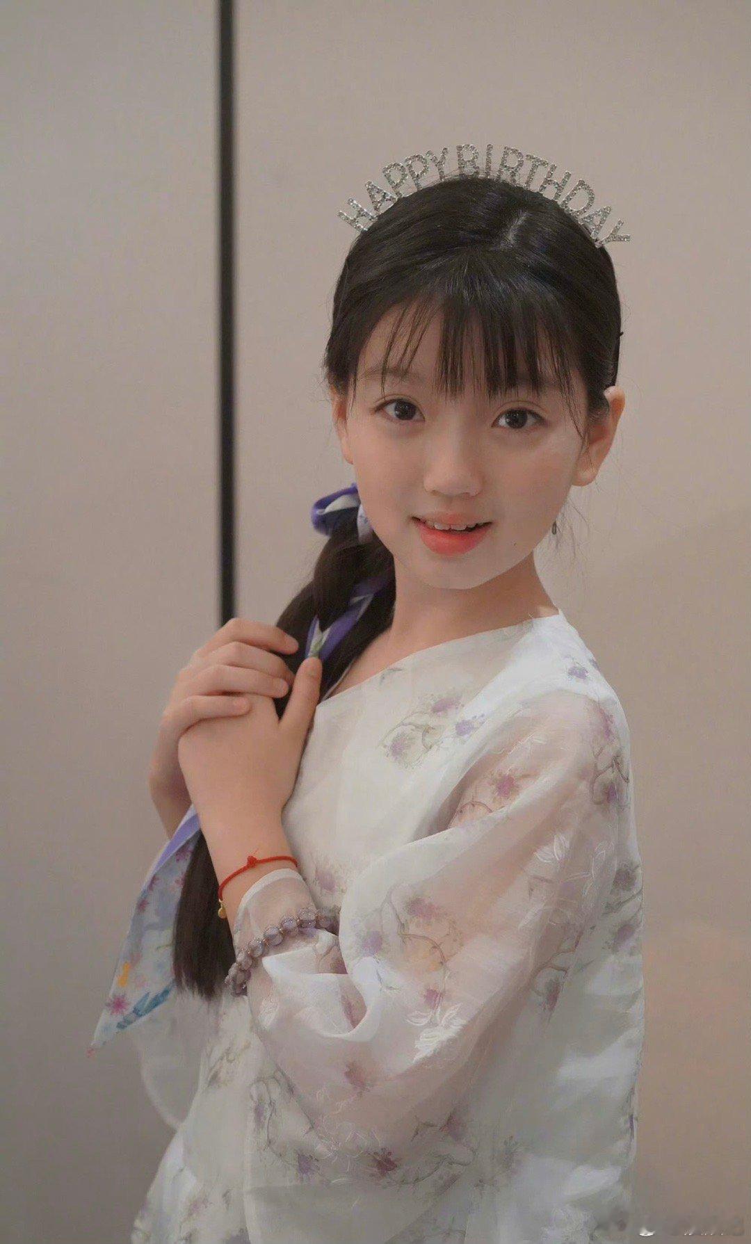 《爸爸去哪儿》小女孩阿拉蕾已经12岁了，还是那么软萌可爱。 ​​​