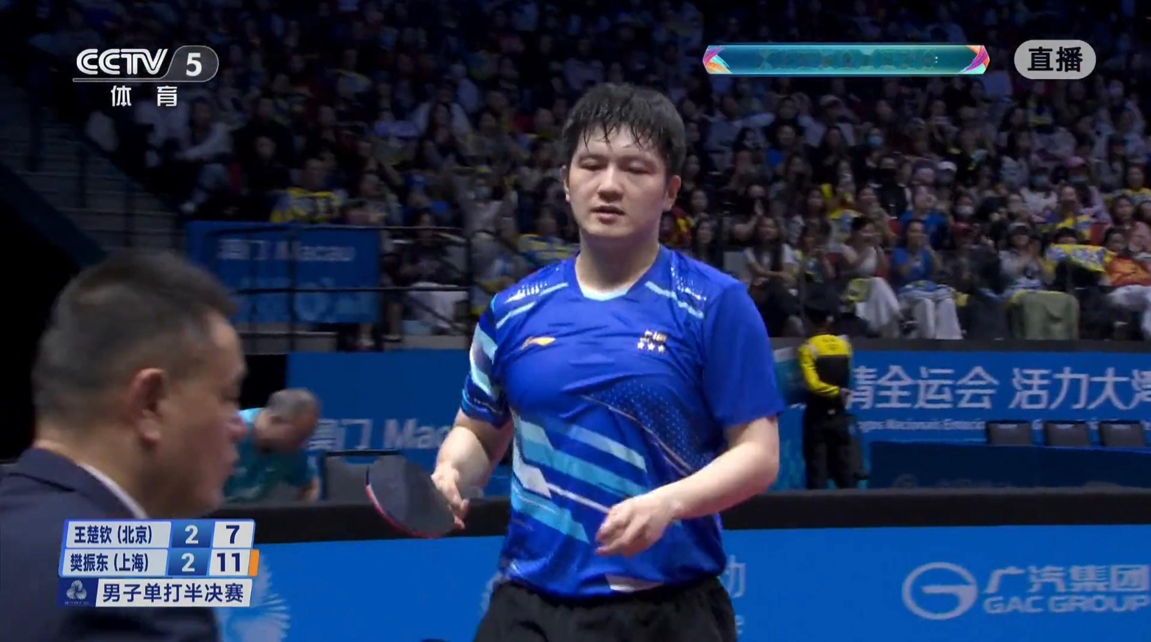 太刺激了！前4局打完双方战成2比2，感觉樊振东王楚钦都很紧，第5局或将就是分水岭