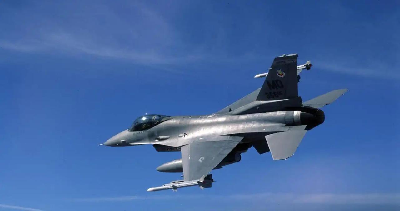 *最新的消息！即将有2架F-16V战斗机从美国本土飞向中国台湾，采取中途加油的方