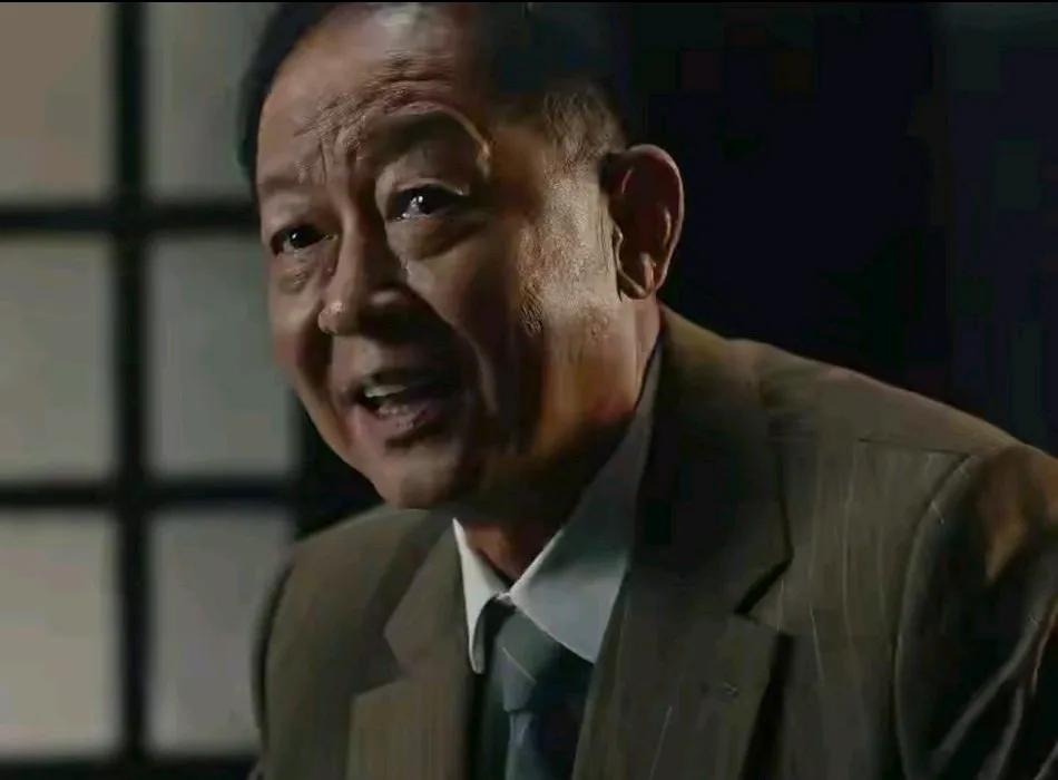 《暗夜与黎明》里的伯劳，与其说是靠信念活着，还不如说是靠执念活着。
上海都解放了