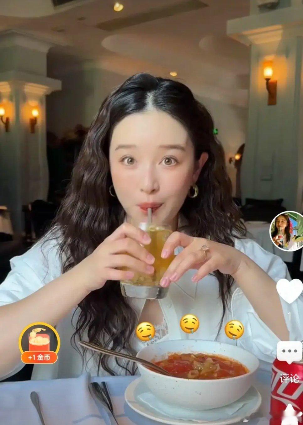 众星恭喜阚清子 阚清子官宣怀孕，我才知道她已经找到了可以停靠的彼岸。想当初她和纪