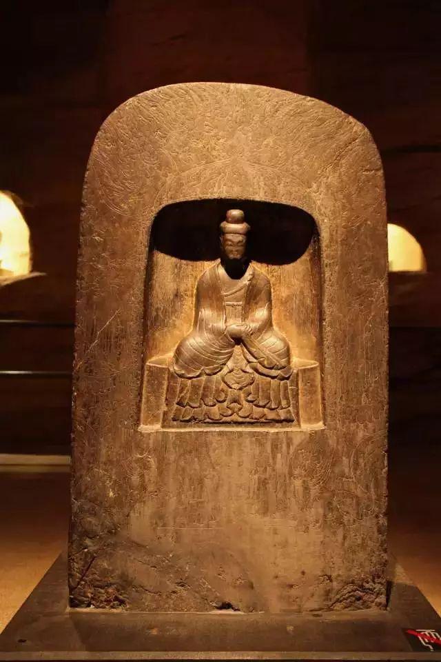 "永远的盛唐"搬进雅加达展厅，中印尼青年用VR技术玩到了一起
新华网雅加达8月7